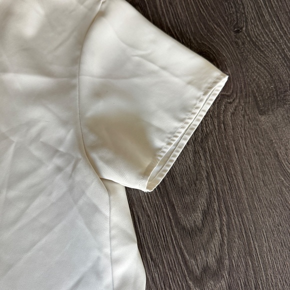 Uniqlo White Short Sleeve Blouse – Size Small - Picture 3 of 9
